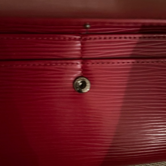 Louis Vuitton red epi Porte Tresor Internatiinal Wallet - Picture 8 of 11